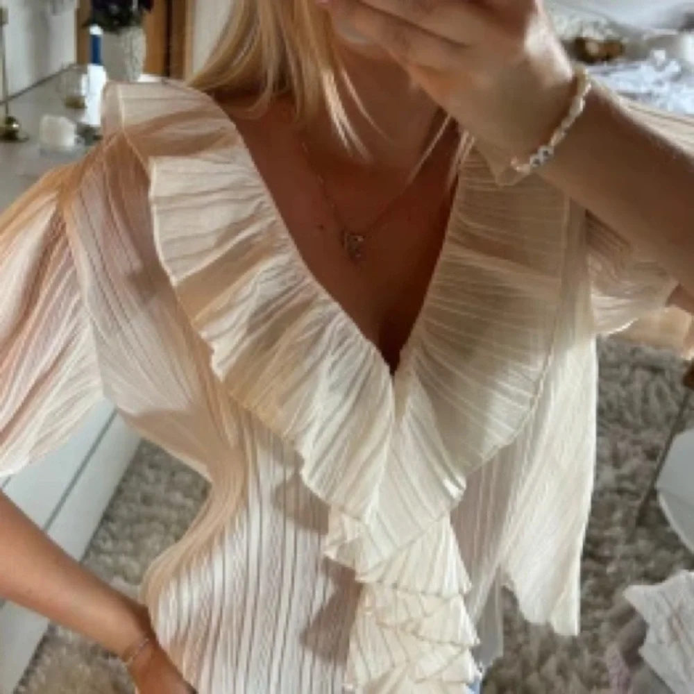 Like-new Zara Cream Ruffle Pleated Crinkle Puff Sleeve Blouse